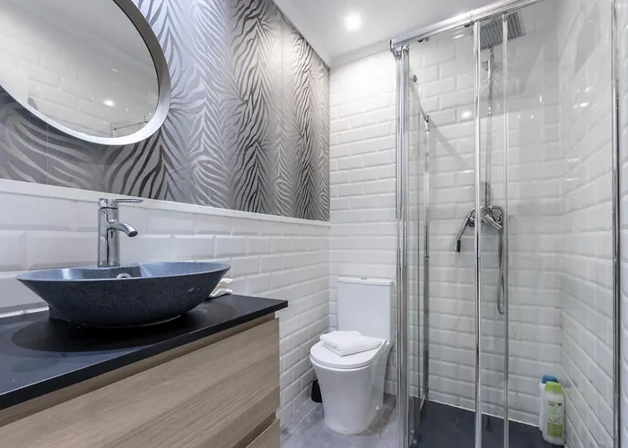 Perfect For Groups And Families, Suitable For Six In ビルバオ