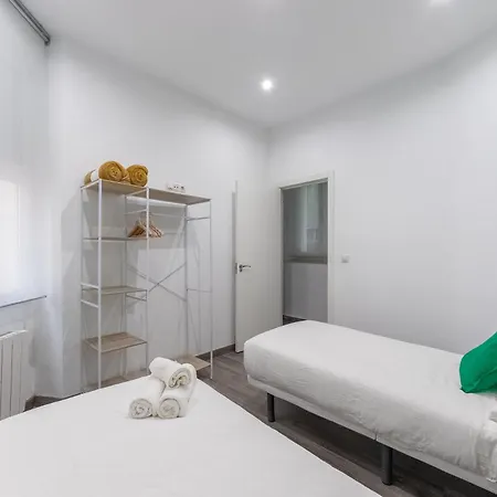 Perfect For Groups And Families, Suitable For Six In * Bilbau