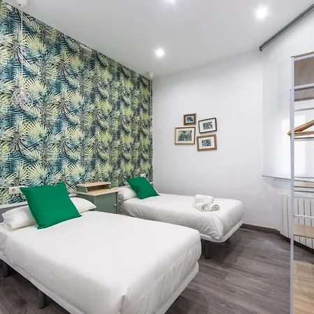 Perfect For Groups And Families, Suitable For Six In * Bilbau