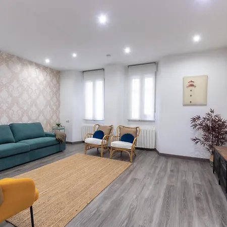 Perfect For Groups And Families, Suitable For Six In *