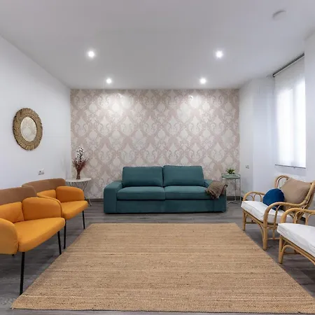 Perfect For Groups And Families, Suitable For Six In דירה *