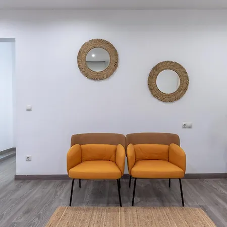 Апартаменти Perfect For Groups And Families, Suitable For Six In *