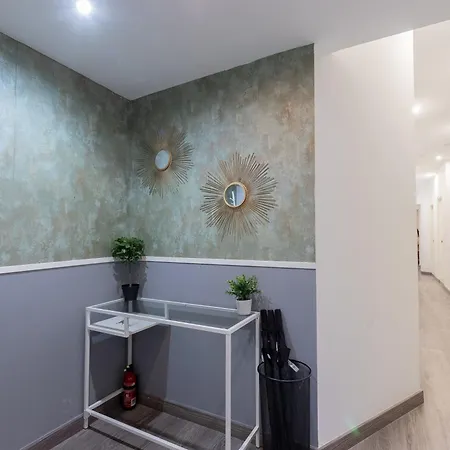 Perfect For Groups And Families, Suitable For Six In Апартаменти *